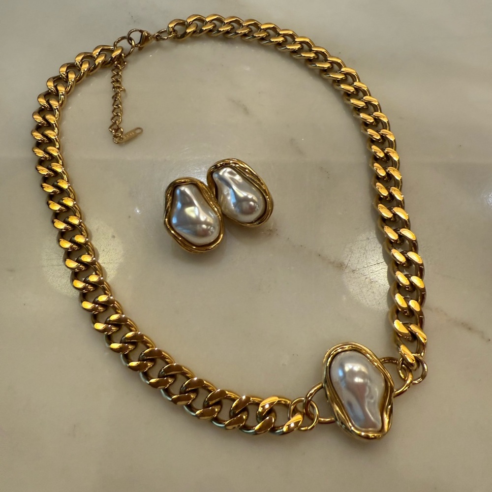 Celine13 Old Money Style Chunky Pendant Chain Necklace and Earrings with Pearl